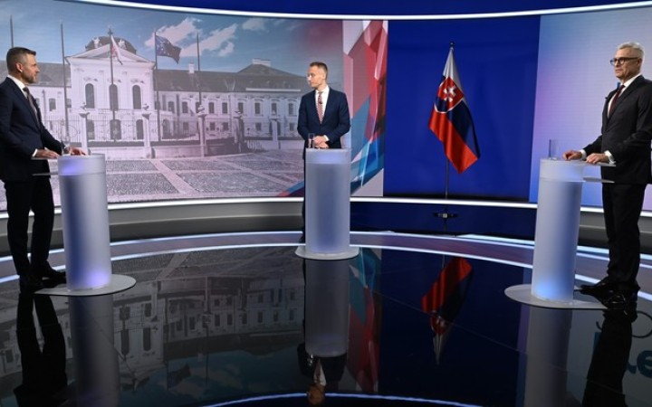 Jozef Majchrák komentuje prvý duel Petra Pellegriniho a Ivana Korčoka