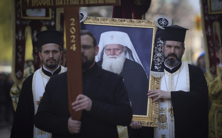 Na pohrebe patriarchu Neofita bolo cítiť napätie v rodine pravoslávnych cirkví
