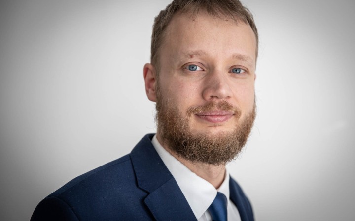 Prezident nemá právo vyslať vojakov na Ukrajinu ani chodiť na rokovania vlády
