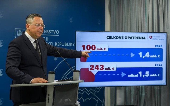 Ficov kabinet potrebuje získať 1,4 miliardy, odvážne opatrenia však zatiaľ chýbajú