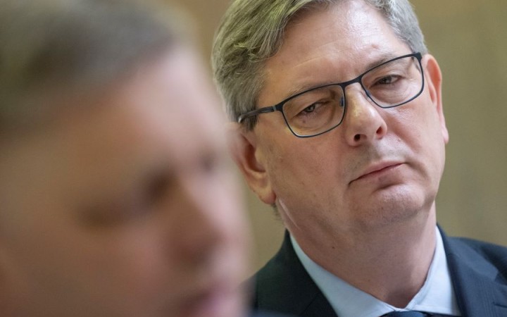 Ministerstvo spravodlivosti nevidí žiadne dôvody na pozastavenie plánu obnovy