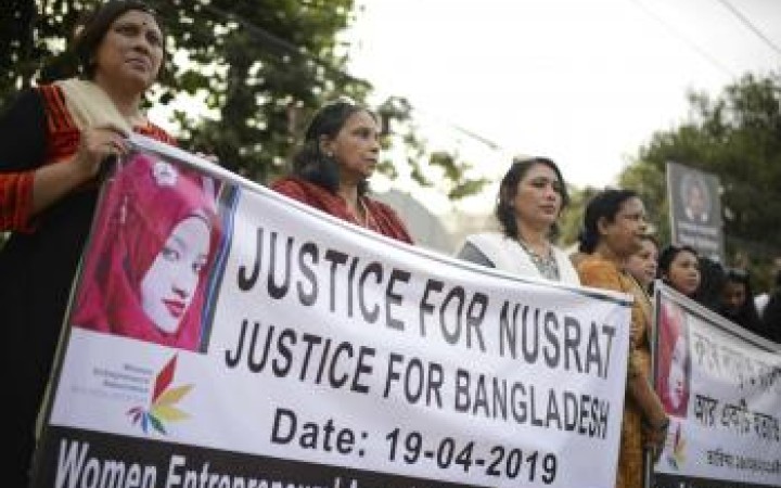 Na streche islamskej školy v Bangladéši upálili študentku