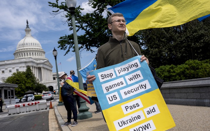 Americká Snemovňa reprezentantov schválila dlho blokovaný balík pomoci pre Kyjev