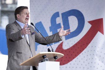 Asistenta europoslanca za nemeckú AfD zatkli za špionáž pre Čínu