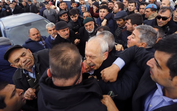 Turecká polícia pre útok na vodcu opozície zatkla šesť osôb