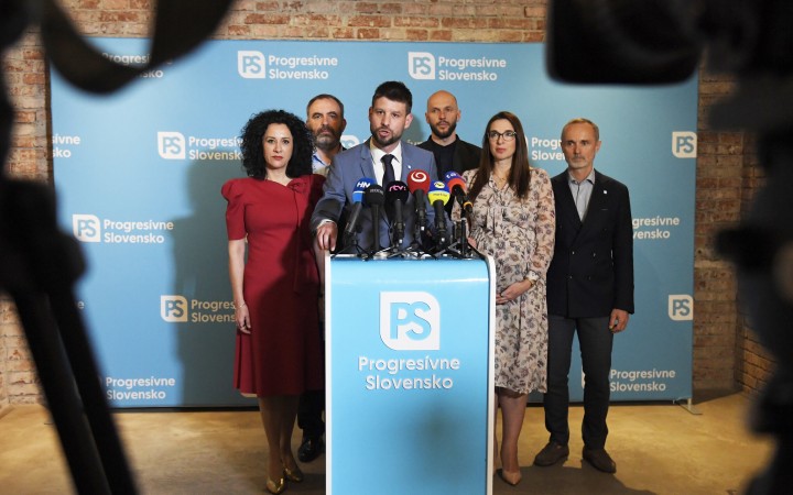 Michal Šimečka to chce hrať na stred, no parlamentné návrhy PS svedčia o inom