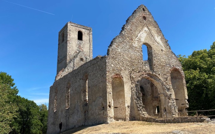 Máme takmer 60 kostolných ruín, v niektorých sa stále slávia bohoslužby
