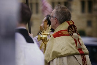 Čím vyššie idete liturgicky, tým hlbšie by ste mali ísť v službe chudobným