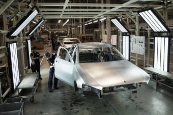 Škoda Auto hľadá lokalitu na nový závod, krajiny sa predháňajú v stimuloch