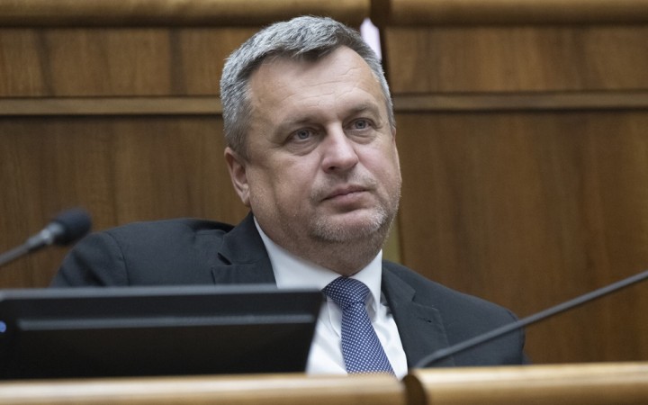 SNS tvrdí, že Vašečkov zákon bol „nekomplexný“, cez leto podajú nový návrh