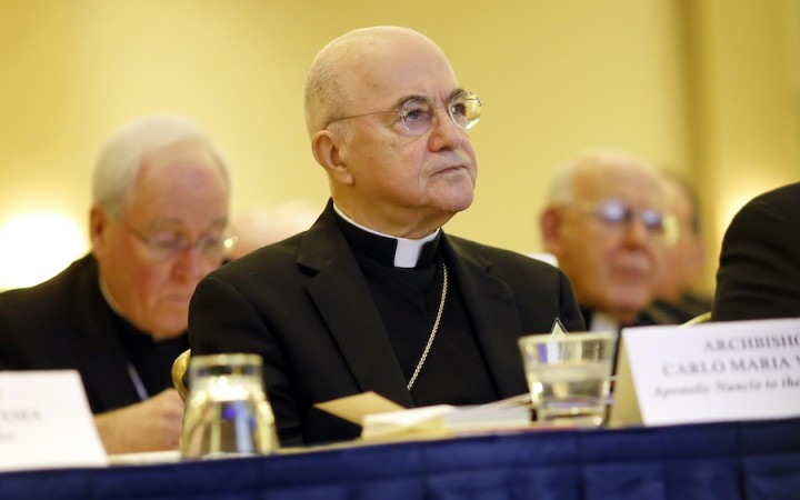 Arcibiskup Carlo Maria Vigano tvrdí, že ho čaká vatikánsky súd za kritiku pápeža