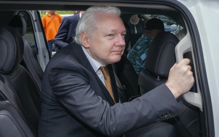 Zakladateľ WikiLeaks si trest už odpykal, rozhodol americký súd