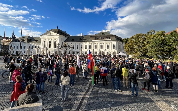Obmedzenie zhromažďovacieho práva bude neprimerané, tvrdí ústavný právnik