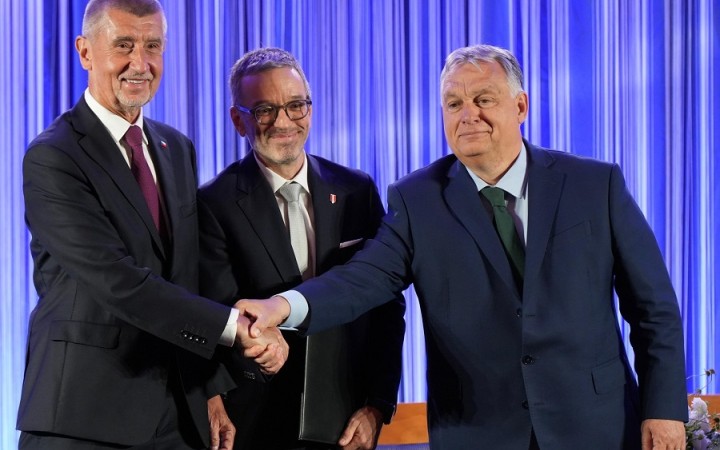 Hoci sa spomínal aj Smer, ten si zrejme zvolí eurokomunistov. Socialisti o Ficovu stranu nemajú záujem