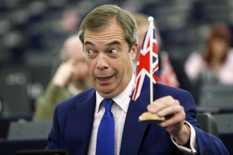 V prieskume pred eurovoľbami vo Veľkej Británii vedie Strana brexitu 