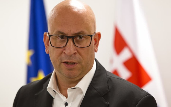 Vláda schválila strategické investície. Sú medzi nimi veľké dopravné projekty aj nemocnice