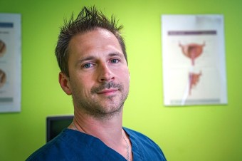 Muži sa často tvária, že sa ich to netýka, ale ženy by z nich nemali robiť len nástroj na získanie dieťaťa