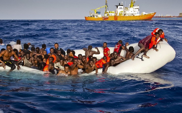 Počet migrantov prichádzajúcich do EÚ naďalej klesá, uvádza Frontex