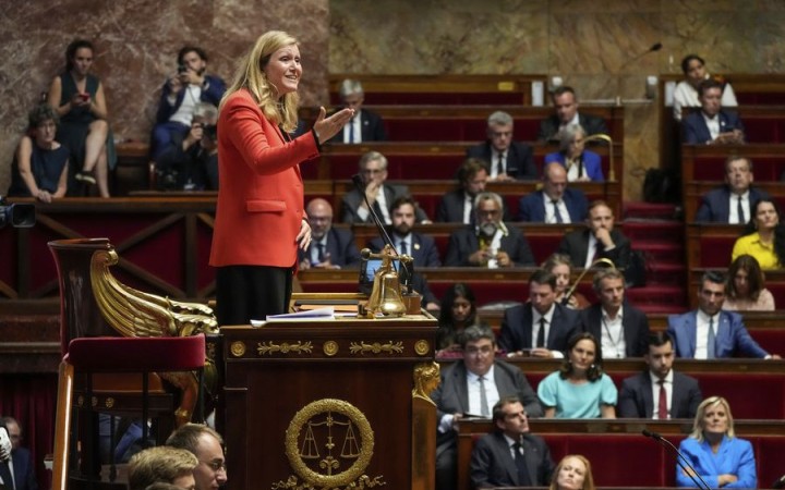 Lepenovcov vyblokovali z vedenia parlamentu, neistá nová vláda vznikne až po olympiáde