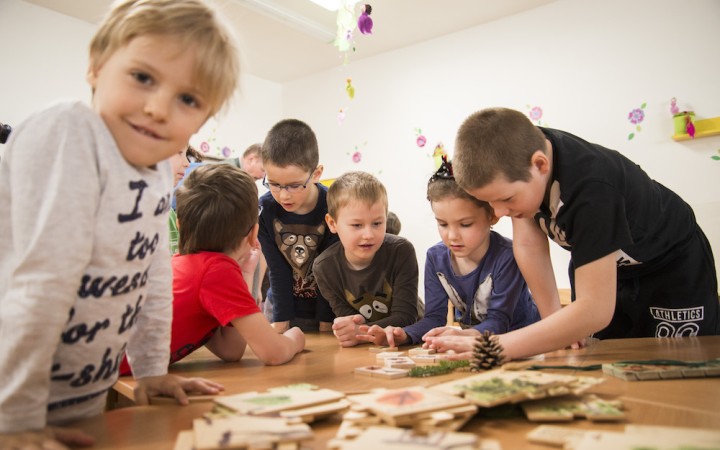 Proti povinným škôlkam spustili petíciu. Návrh uráža rodičov, tvrdia signatári
