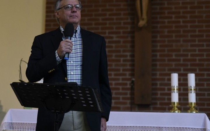 Laický misionár Tom Edwards: Žijeme v dobe znovuobjavovania chariziem