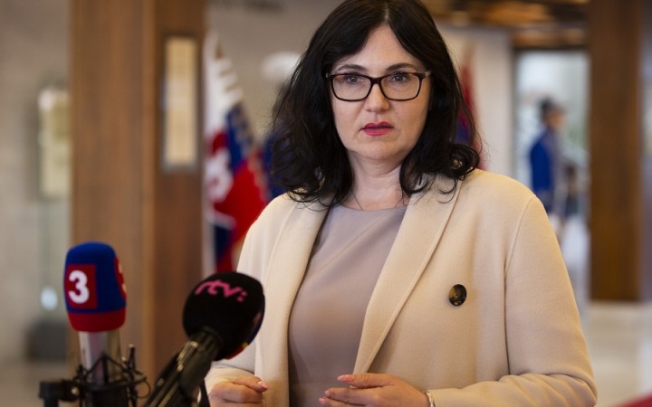 Lubyová tvrdí, že politická aktivita na školy nepatrí