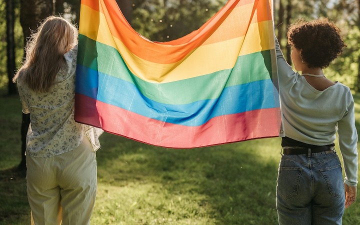 Bulharský parlament schválil zákaz šírenia tém o LGBTI v školách