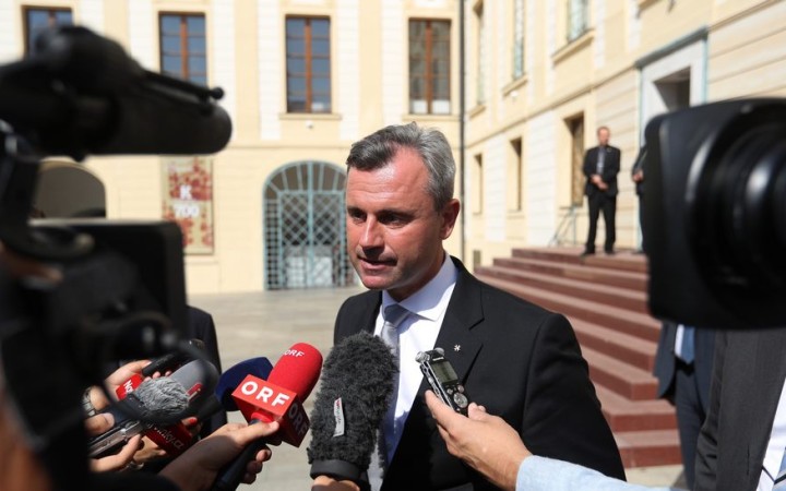 Novým predsedom FPÖ bude Hofer, kancelár Kurz chce odvolať ministra vnútra