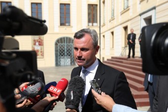 Novým predsedom FPÖ bude Hofer, kancelár Kurz chce odvolať ministra vnútra