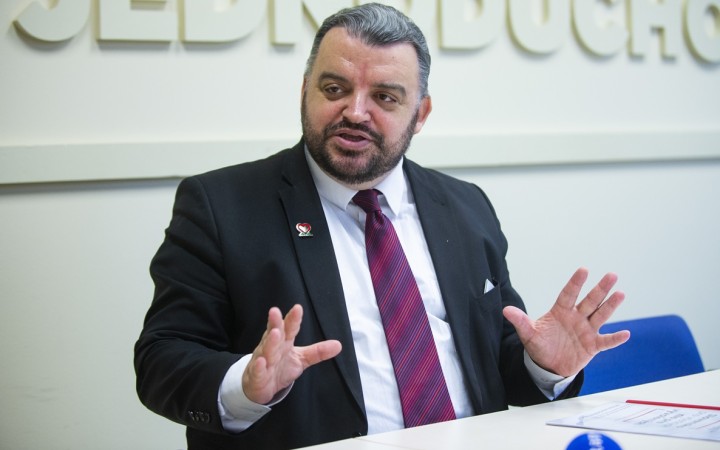 Je to extrémista, toto si dovolilo len gestapo, vraví Chmelár a dostal sa do sporu s Tarabom