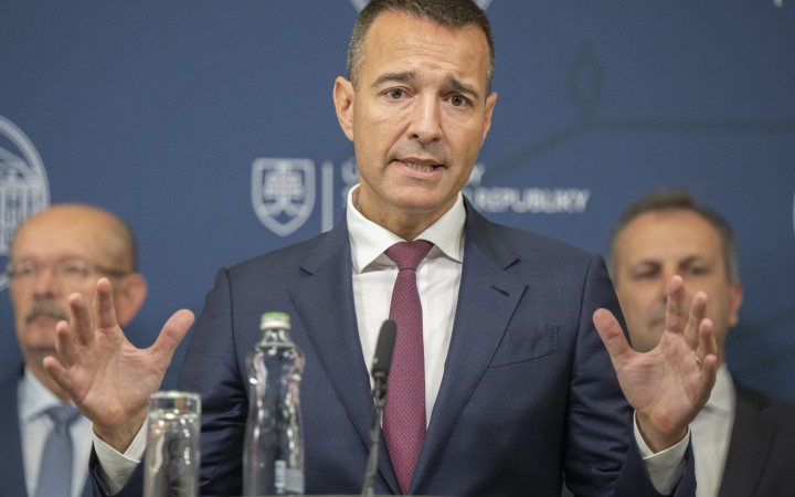 Od nového roka končia mobily na prvom stupni, sporné témy v školách má riešiť informovaný súhlas rodičov
