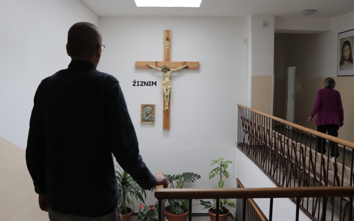 Kalkata medzi panelákmi. Ako u nás fungujú sestry Matky Terezy