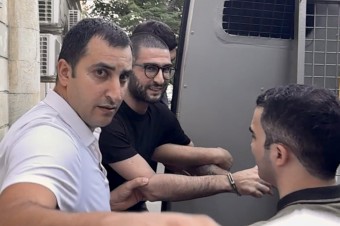 Baku sa zameralo na mierové hnutie, zatkli politológa Karlovej univerzity