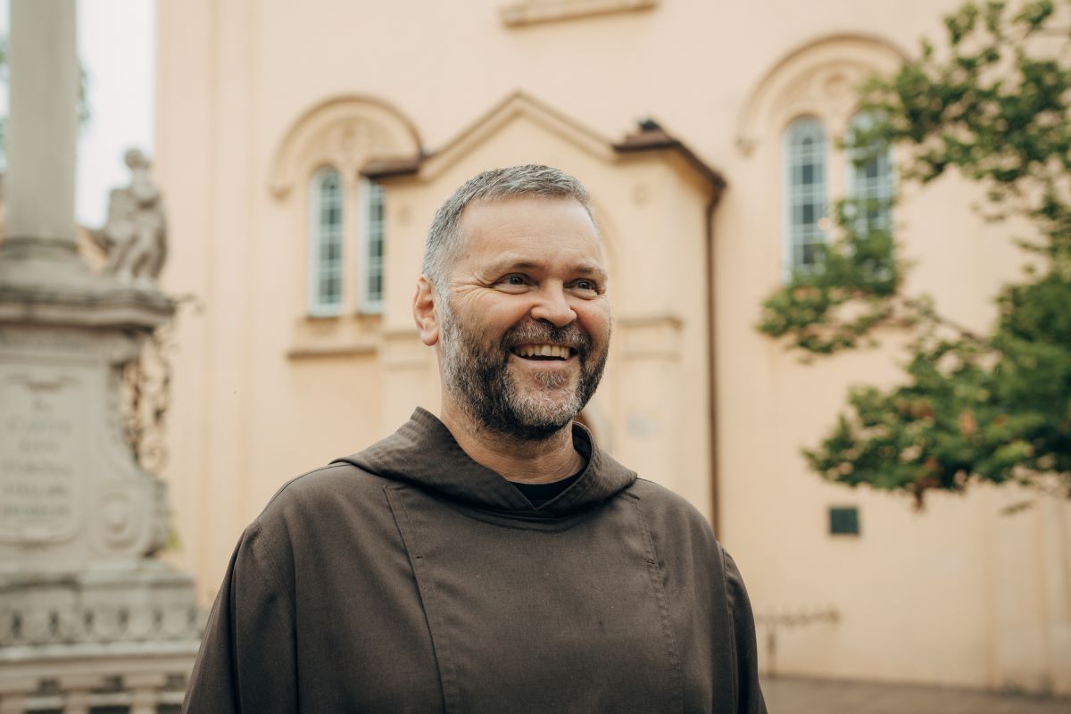 Na Z&aacute;pade sa bez laikov nepohn&uacute;, my sme pozadu, boj&iacute;me sa pustiť ľud&iacute; k niektor&yacute;m veciam