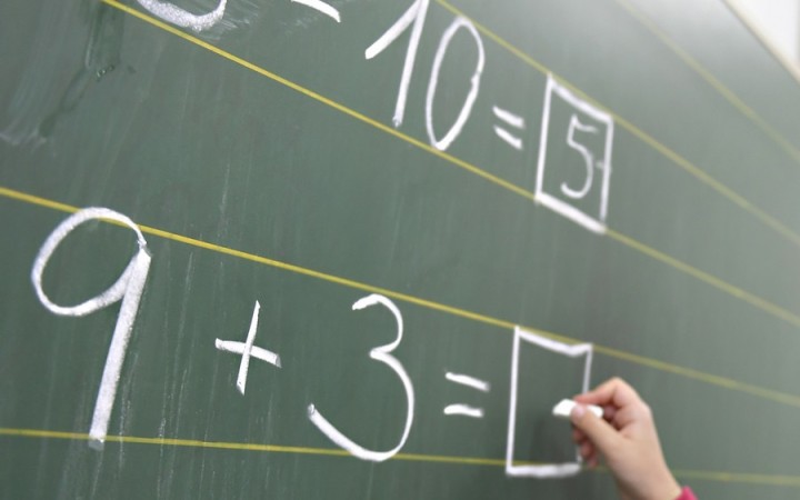 Pomôže rozvíjať analytické myslenie alebo len prinúti viac študentov nabifľovať sa postupy? (anketa)