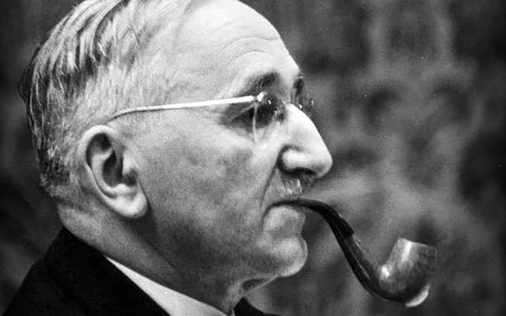 Hayek zdôrazňoval, že slobodný trh nutne potrebuje stabilitu právneho štátu