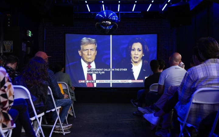 Harrisová mala prevahu a navrhla ďalšiu debatu, Trump viac bodoval v ekonomike