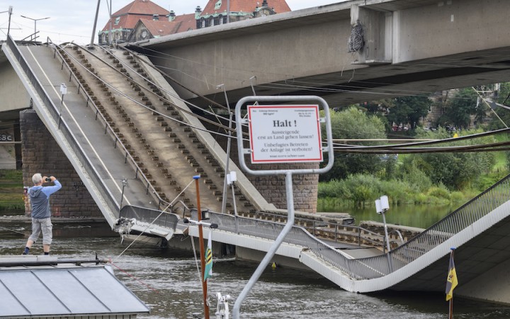V Drážďanoch sa čiastočne zrútil most, príčinou mohla byť korózia