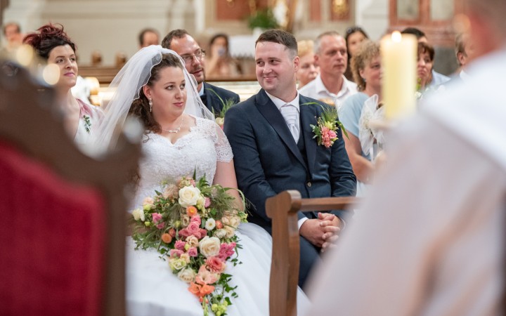 Môže mať katolík s evanjeličkou alebo nepokrstenou sviatostné manželstvo? (otázky a odpovede)