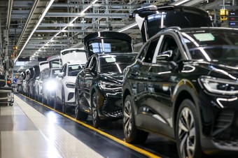 Pomôžu mu clá na čínske elektroautá alebo situáciu ešte zhoršia?