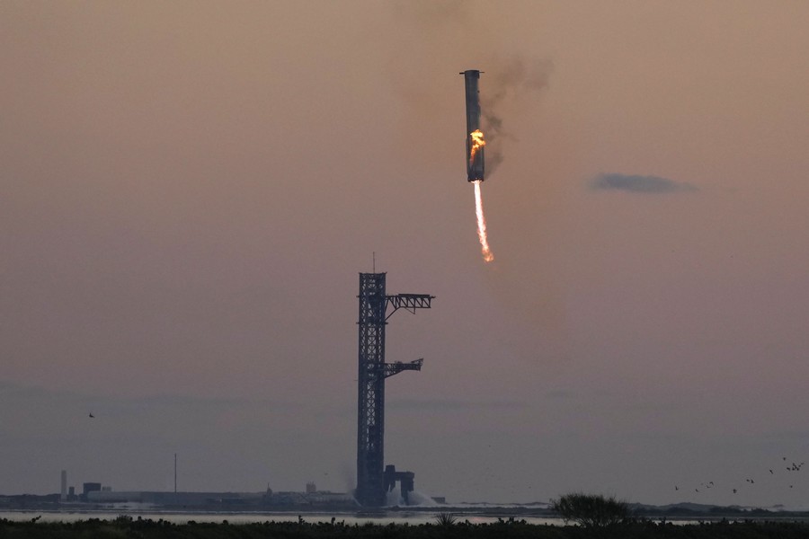 Neb&yacute;val&yacute; n&aacute;vrat 400-tonovej rakety na vzletov&uacute; vežu