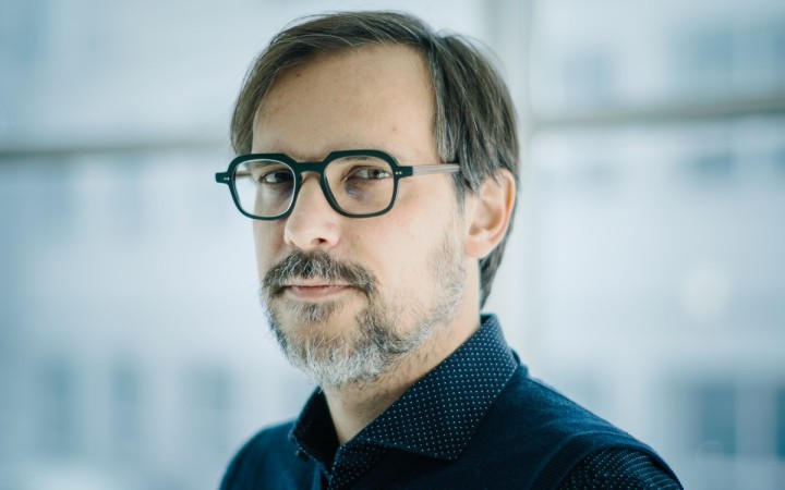 Nevidím dôvod zastaviť mRNA vakcíny. Ak by bol, už dávno by som volal po ich stiahnutí