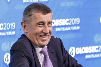 Rezort Šutaja Eštoka tvrdí, že český expremiér bol v evidencii neoprávnene, ÚPN trvá na svojom
