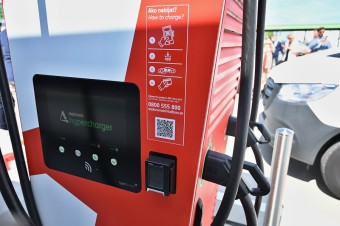 Čím menej elektroáut, tým menej nabíjačiek – čím menej nabíjačiek, tým menej elektroáut