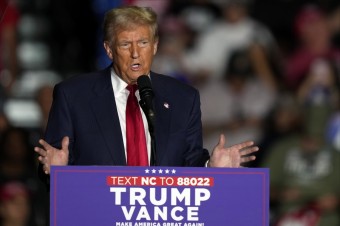 Aj v liberálnom Bostone pribúdajú voliči, ktorí majú Trumpa síce za cvoka, ale je im bližší než demokrati