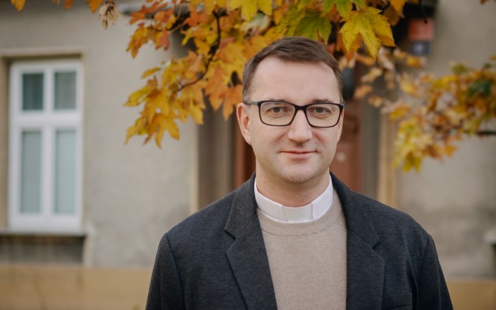 Ešte stále zvádzame zápas o prekonanie delenia cirkvi na klerikov a laikov