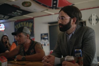 Druhý film Matta Walsha je americký témou aj humorom