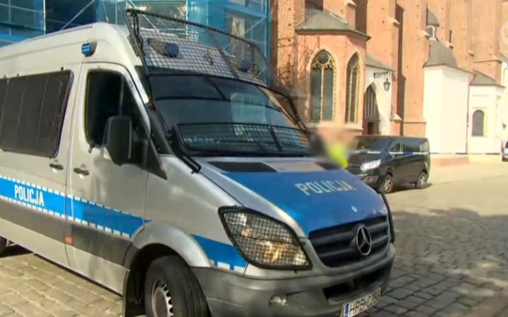 Katolíckeho kňaza napadol v poľskom meste Vroclav útočník nožom