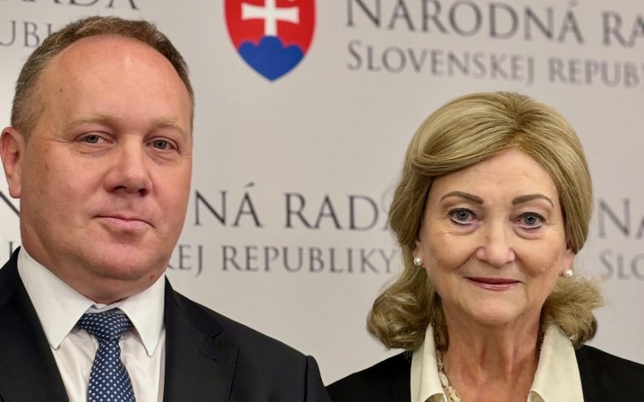 Záborská s Vašečkom chcú skrátiť lehotu legálnosti umelého potratu z 12 na osem týždňov