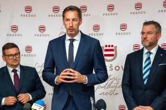Musíme hovoriť o decentralizácii, povedal Pellegrini po boku Majerského a Oľhu